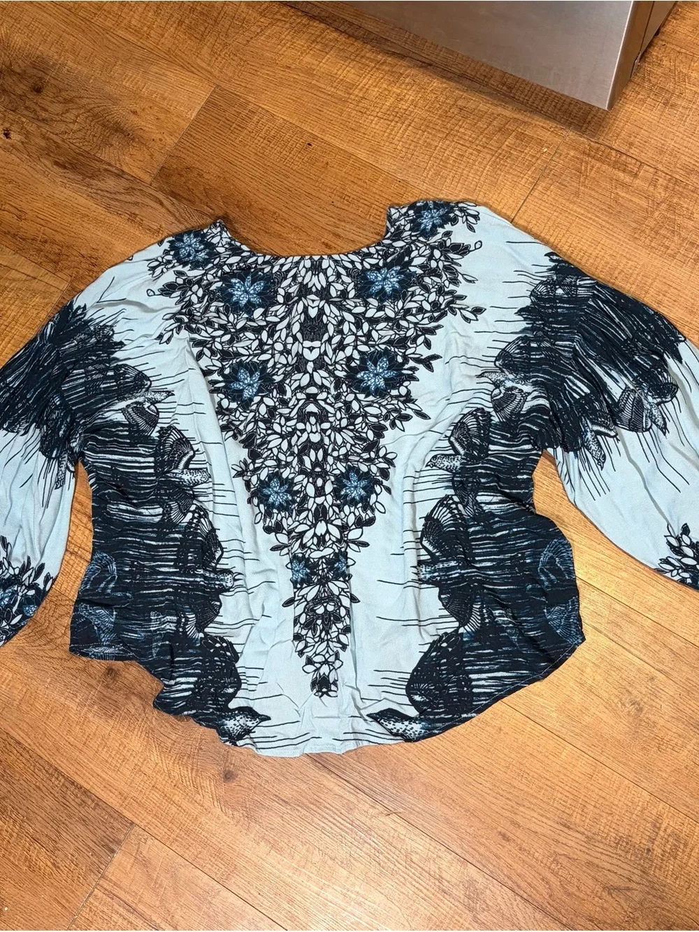 Light Blue Floral V-Neck Puff Sleeve Top